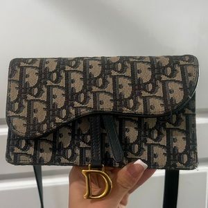 Saddle wallet belt bag